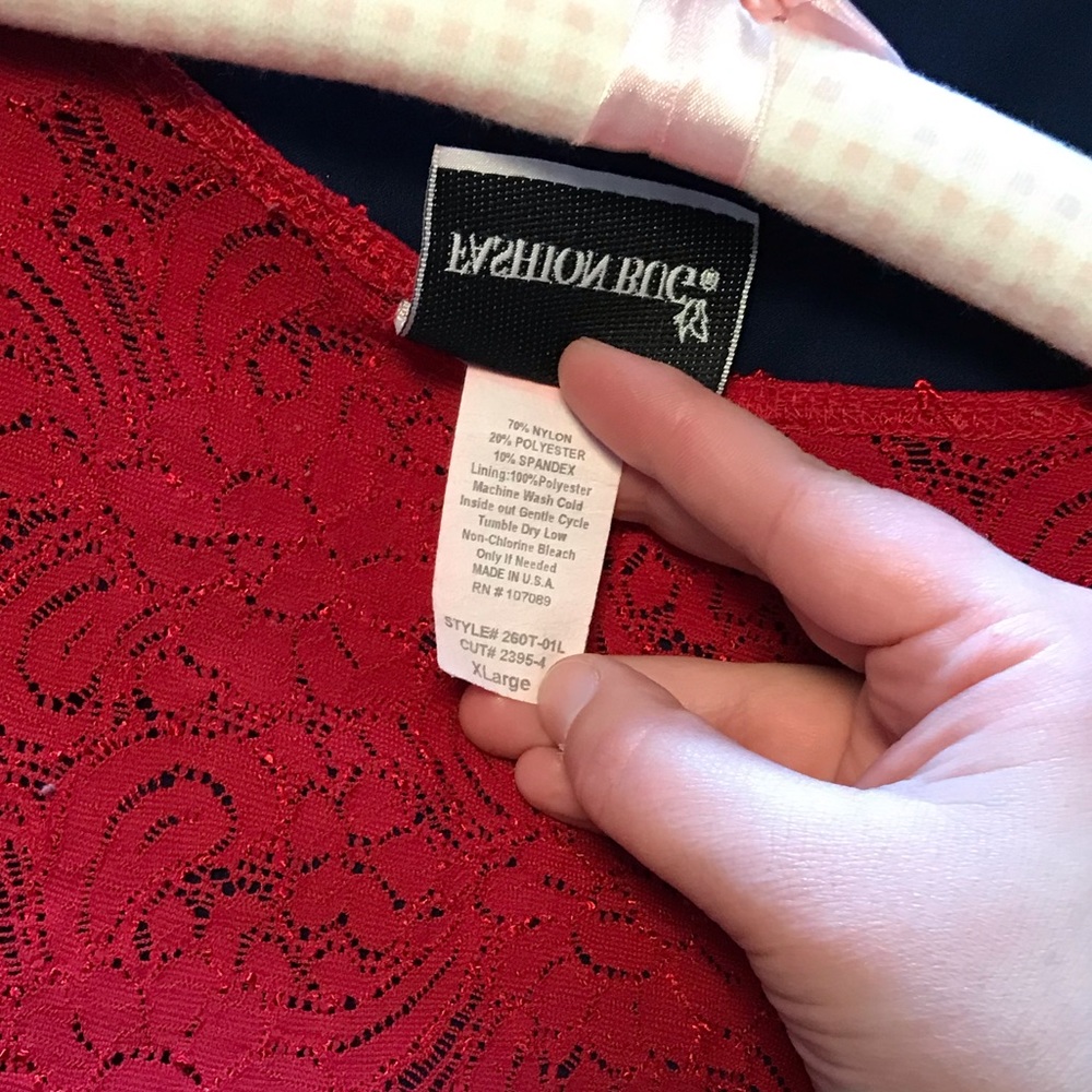 Pretty Red Top - Picture 4 of 4